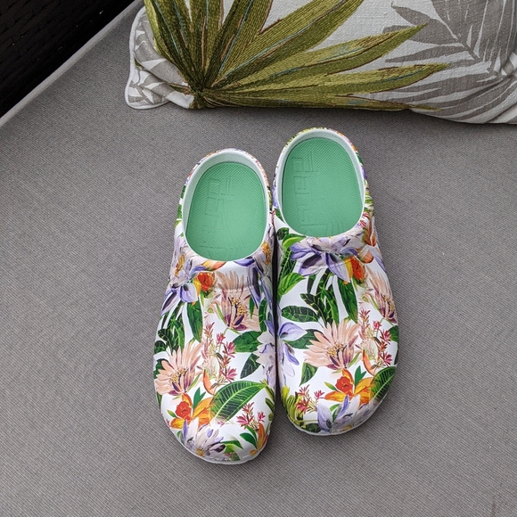 Dansko Shoes - Dansko Kane Vintage Tropical White Molded Clogs 8